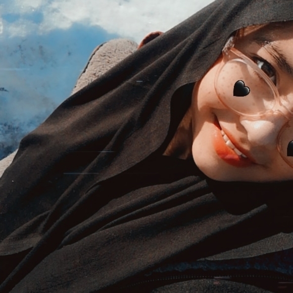 Meet your Posher, Hana - Picture 1 of 1